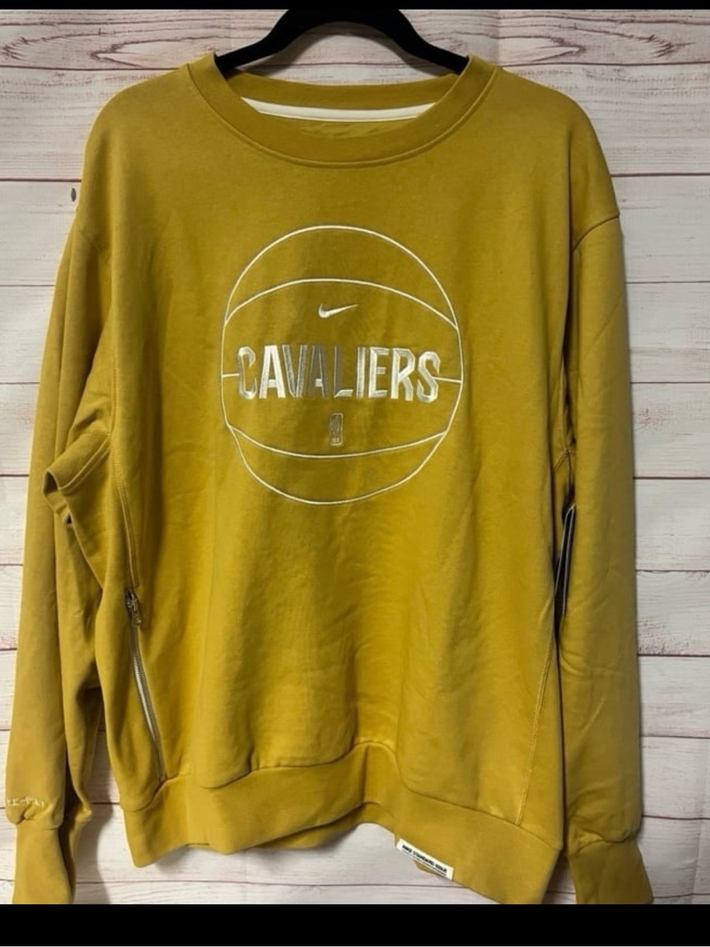 NIKE DRI-FIT Official Cavaliers Basketball Gold Crew Sweatshirt Men's L NWT
